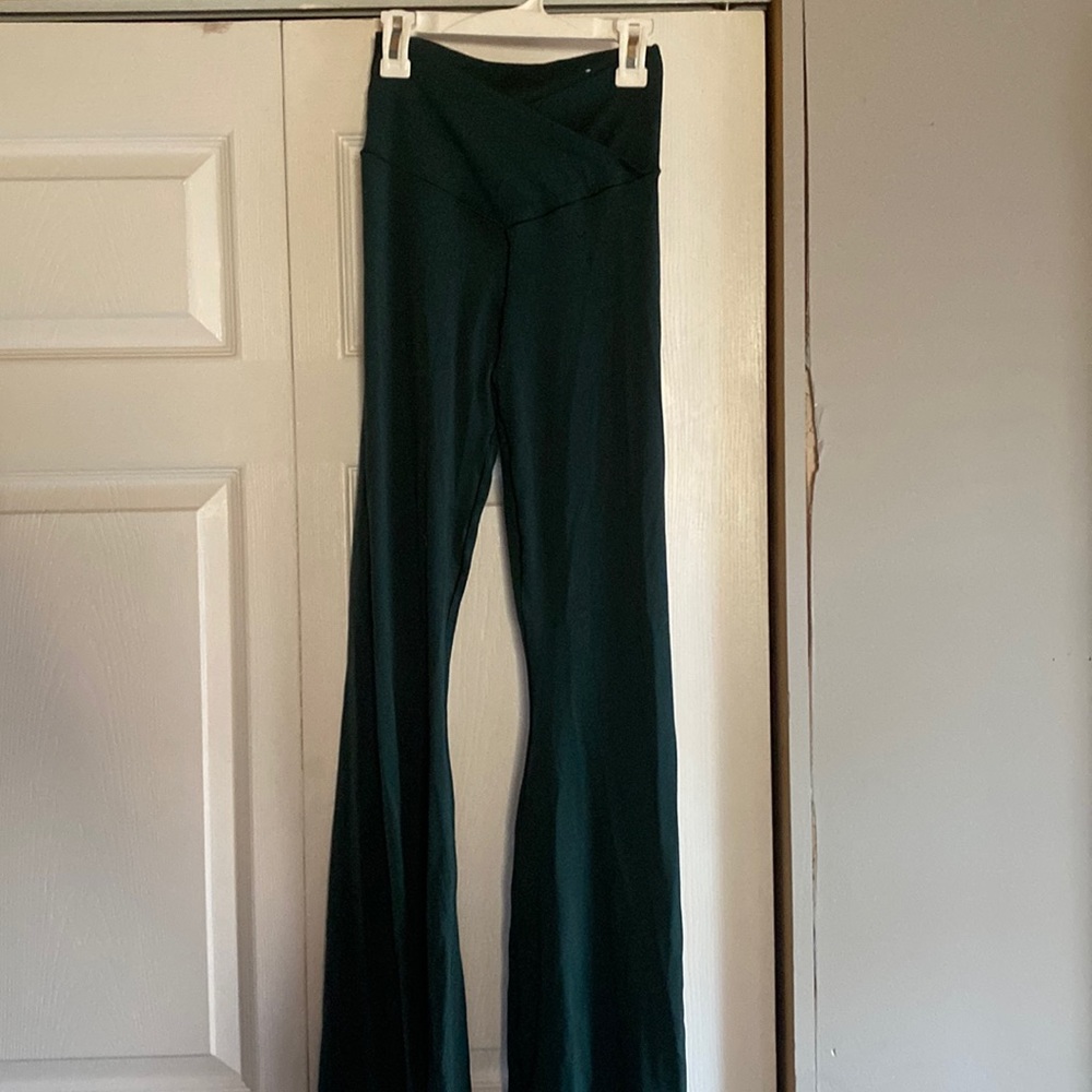 Aerie Crossover Flare in Emerald